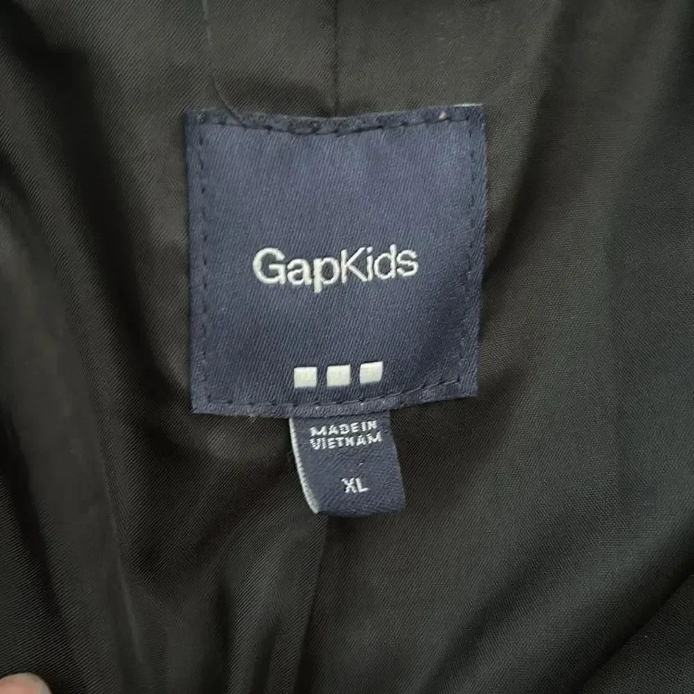 SUPER WARM LONG BLACK KIDS COAT FROM GAP SIZE LARGE EUC